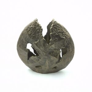 metal vase 11 front