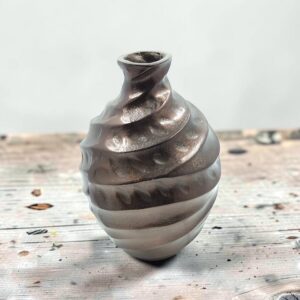 metal vase 16 lifestyle
