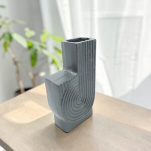 metal vase21 lifestyle