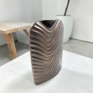 metal vase 25 lifestyle