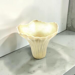 metal vase 28 lifestyle