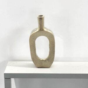 metal vase 32 lifestyle