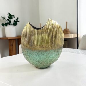 metal vase 52 lifestyle