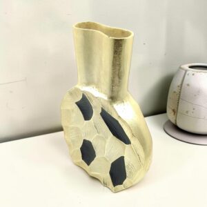 metal vase 59 front