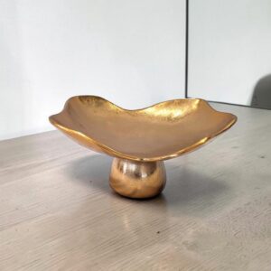metal bowl 09 wavy pedestal lifestyle
