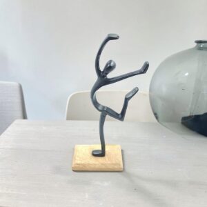 metal figurine 03 yoga front