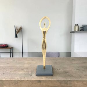 metal figurine 07 yoga front lifestyle