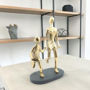 metal figurine 08 mother son lifestyle