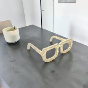 metal figurine 16 frame lifestyle