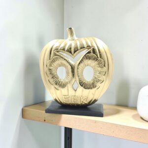metal figurine 21 apple lifestyle