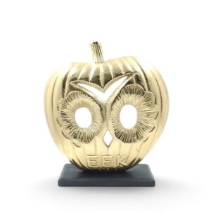 metal figurine 21 apple