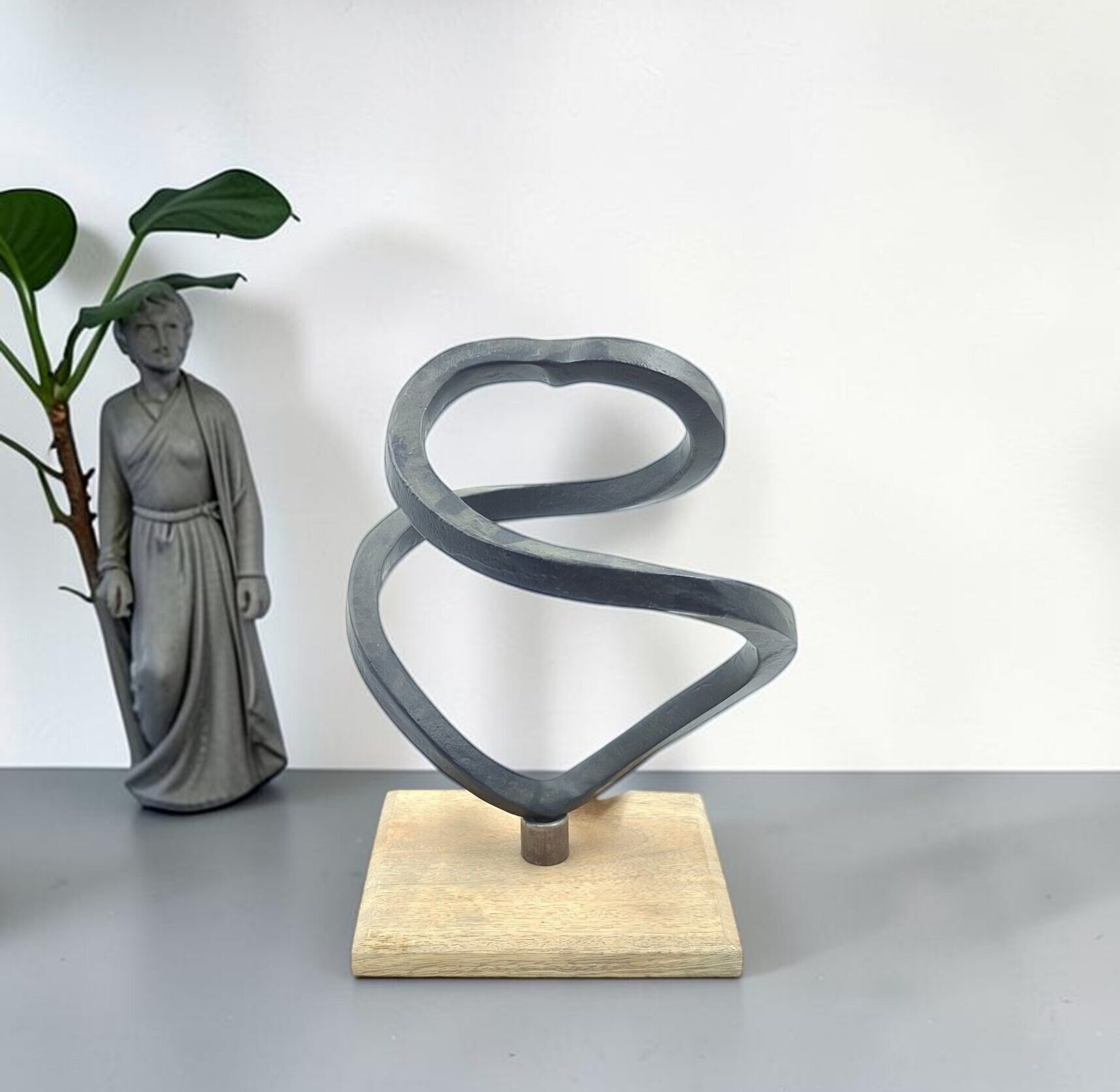 metal figurine 24 loop lifestyle