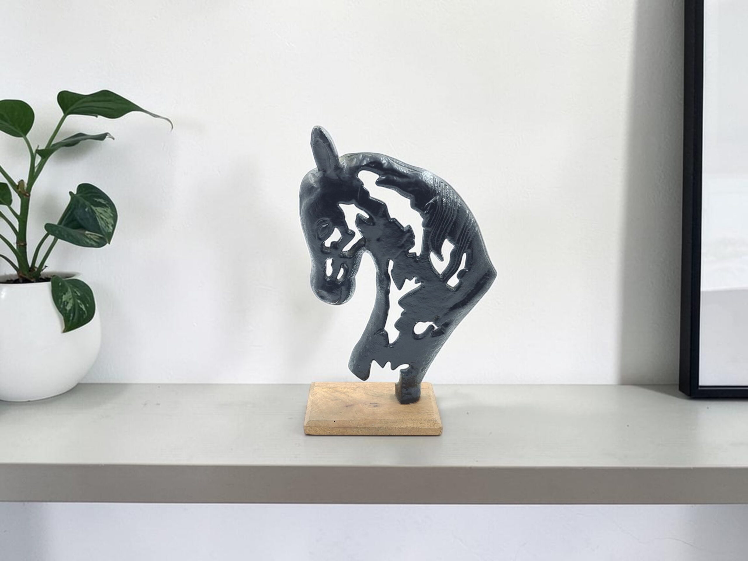 metal figurine 38 horse front lifestyle