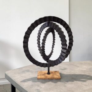 metal figurine 51 ring black lifestyle