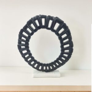metal figurine 64 loop black
