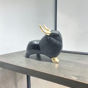 metal figurines 01 bull lifestyle