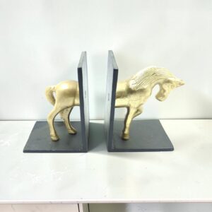 metal bookend 01 horse lifestyle