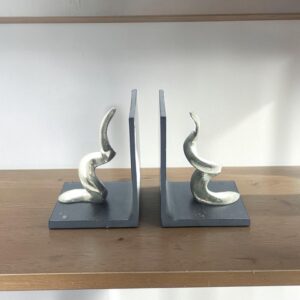 metal bookend 02 horns