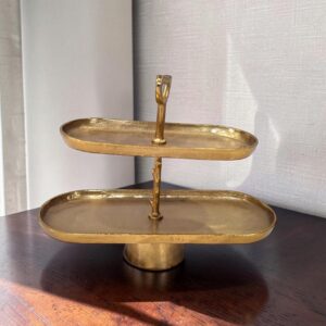 metal cakestand 01 lifestyle