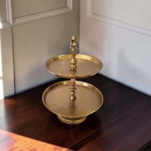 metal cakestand 02 round lifestyle